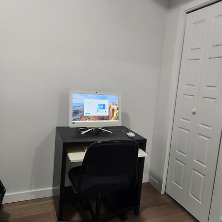 Modern 2 Bedroom Basement Suite At West Edmonton Luaran gambar