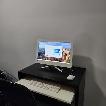 Modern 2 Bedroom Basement Suite At West Edmonton Luaran gambar