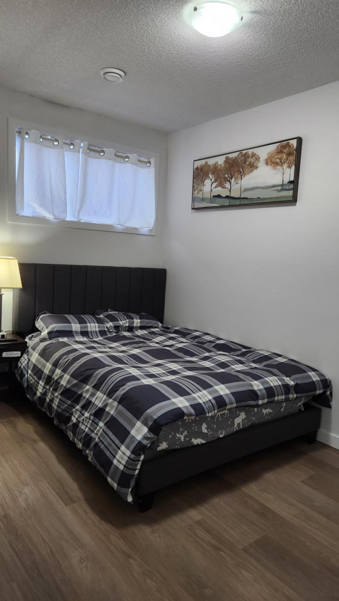 Modern 2 Bedroom Basement Suite At West Edmonton Luaran gambar