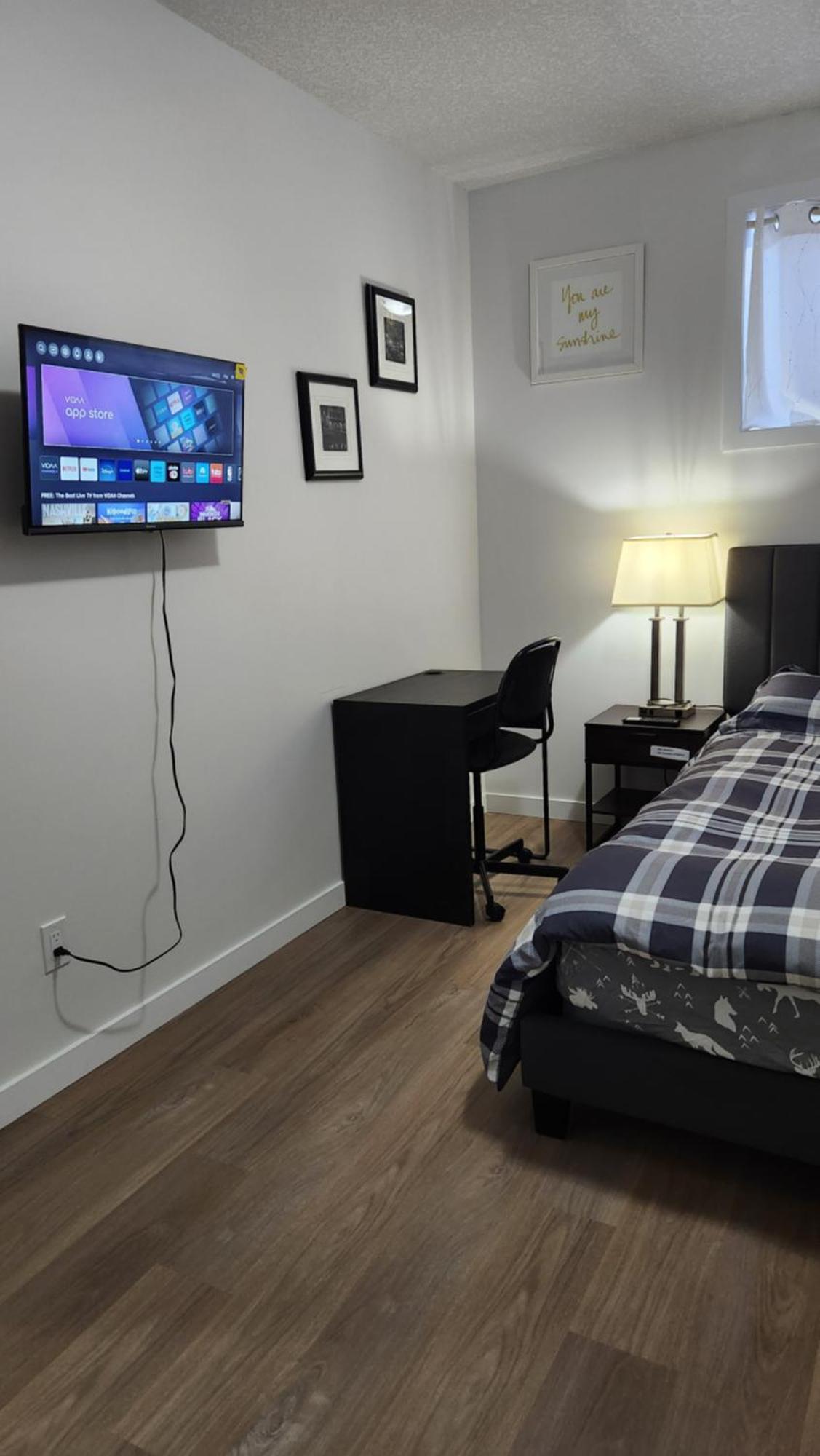 Modern 2 Bedroom Basement Suite At West Edmonton Luaran gambar