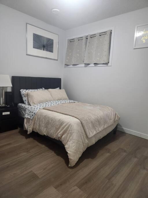 Modern 2 Bedroom Basement Suite At West Edmonton Luaran gambar